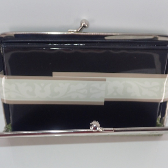 Lila Grace Photo Clutch Wallet NEW Green Holds 16 4 x 6" in Pictures - Picture 5 of 6